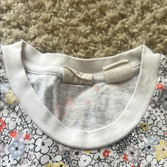 Levi's Gray and Yellow Short Sleeve Tee with Subtle Branding - Picture 5 of 7